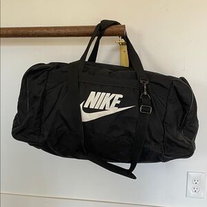 Nike training gym black approx 27” length large duffel bag sports travel size DP